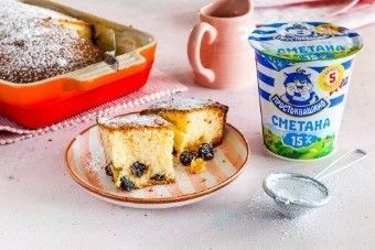 Пирог с изюмом на сметане